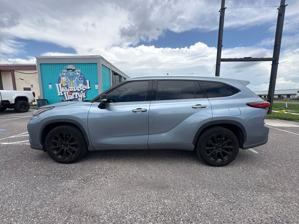Used 2021  Toyota XLE image 4