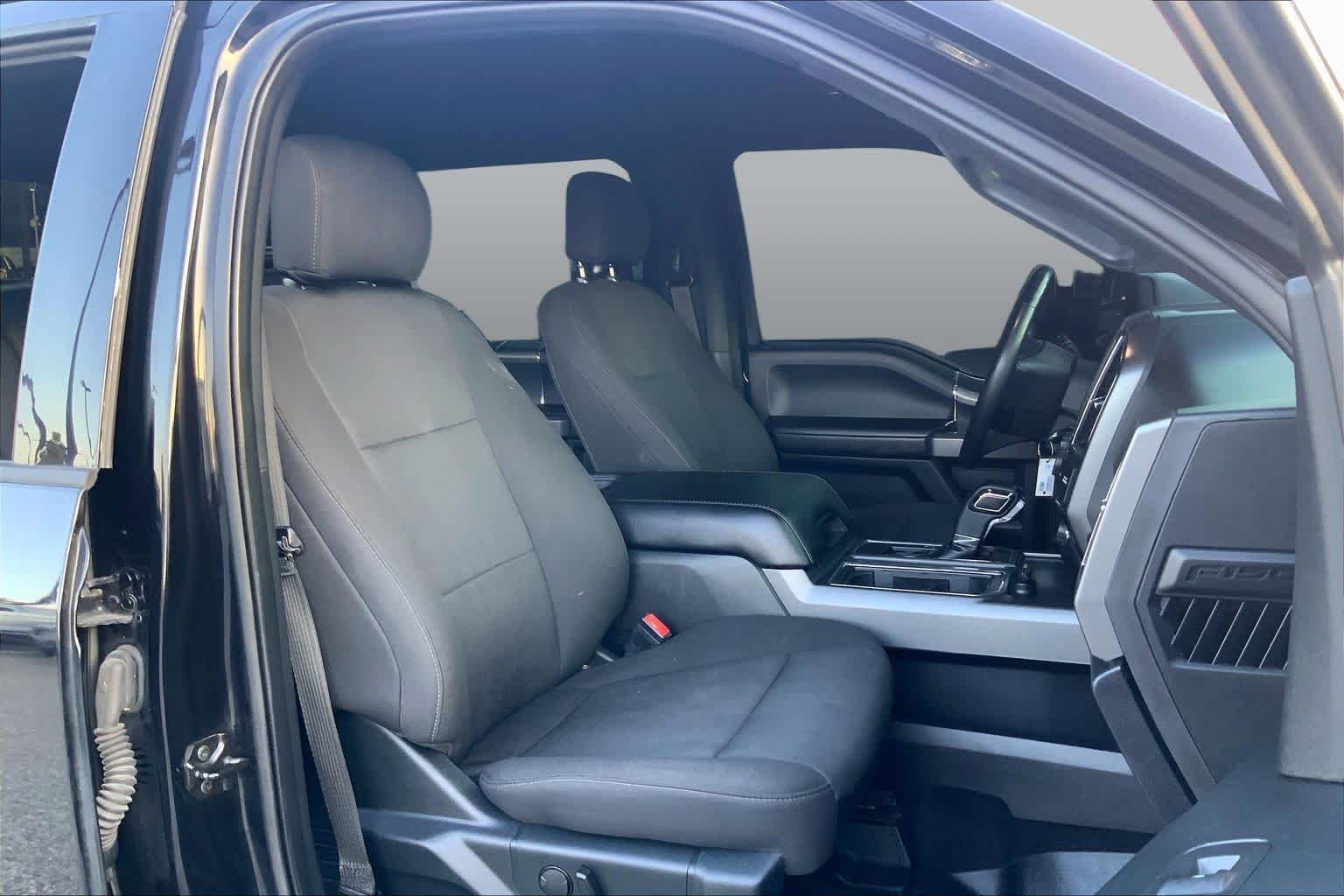 Used 2019 Agate Black Metallic Ford XLT image 9