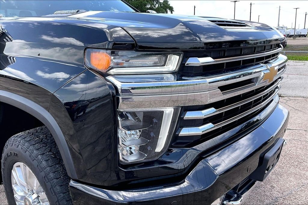 Used 2023 Black Chevrolet High Country image 33