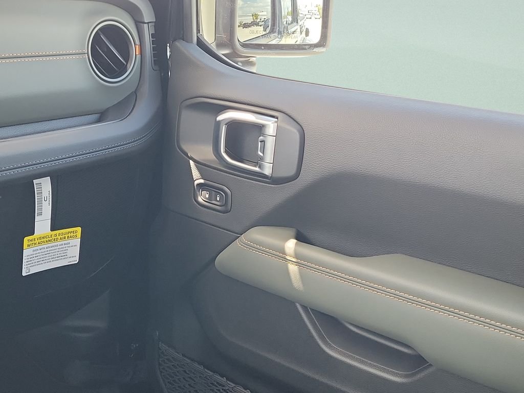 New 2026 Black Clear-Coat Exterior Paint Jeep Mojave X image 16