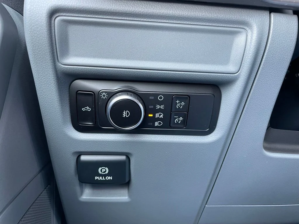 New 2026 Carbonized Gray Metallic Ford XLT image 38