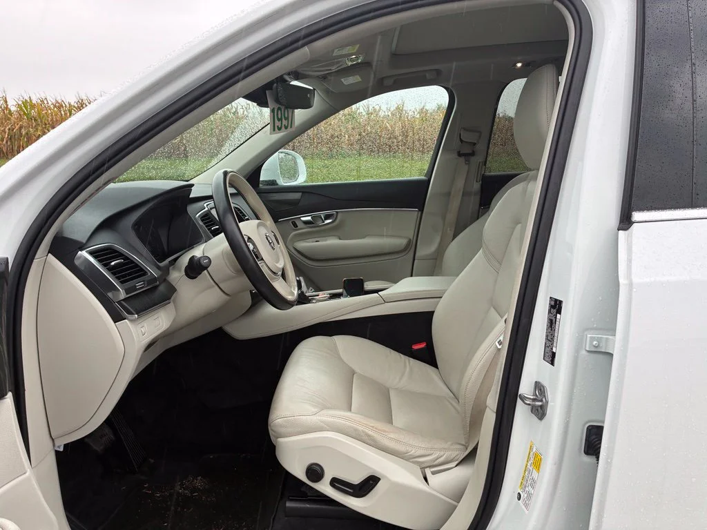 Used 2020 White Volvo T5 Momentum image 9