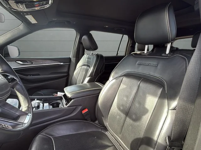 Used 2022 White Jeep Overland image 10