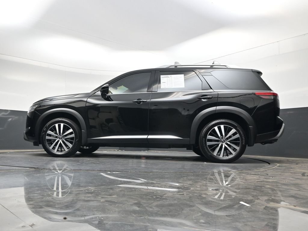 Used 2025 Black Nissan Platinum image 41
