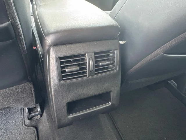 Used 2024  Mitsubishi SE image 19