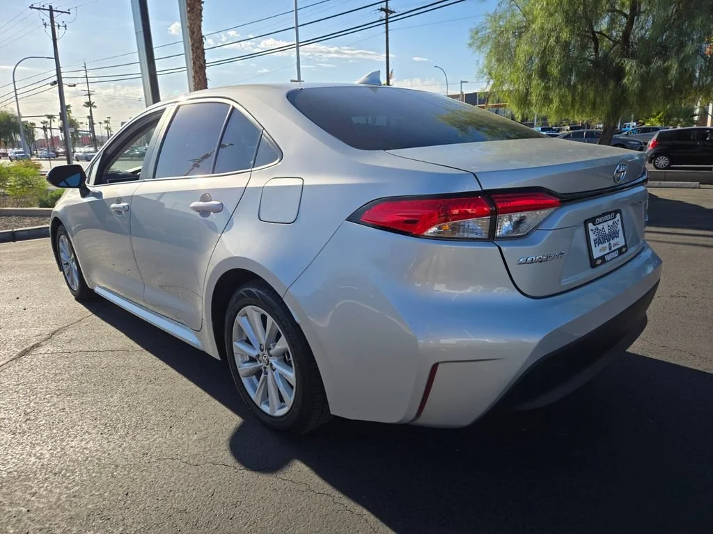 Used 2024 Classic Silver Me Toyota LE image 4