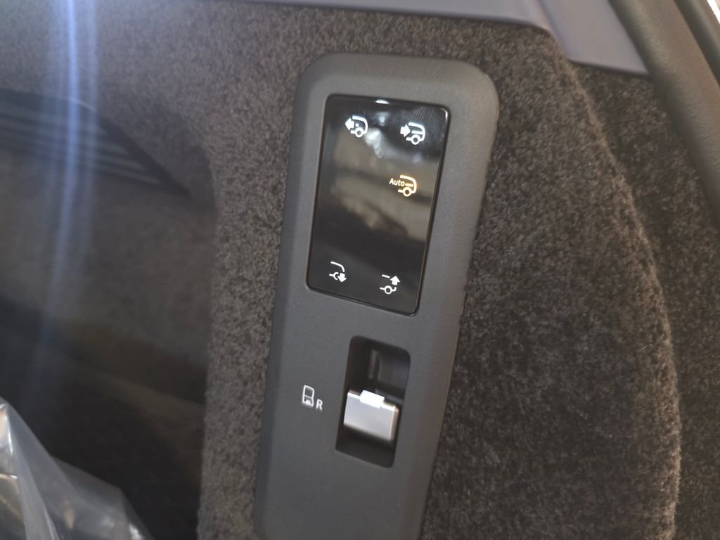 New 2026 Constellation Blue Ultra Metallic Gloss Land Rover SV image 18