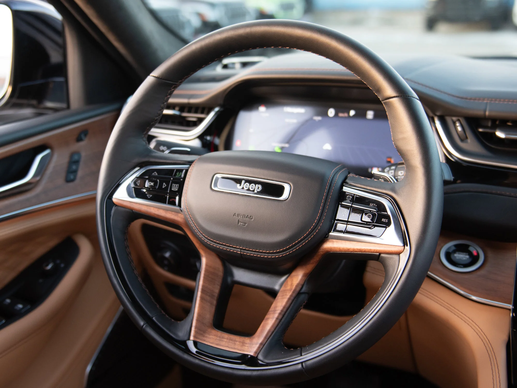 Used 2025 Grey Jeep Summit Reserve* image 10