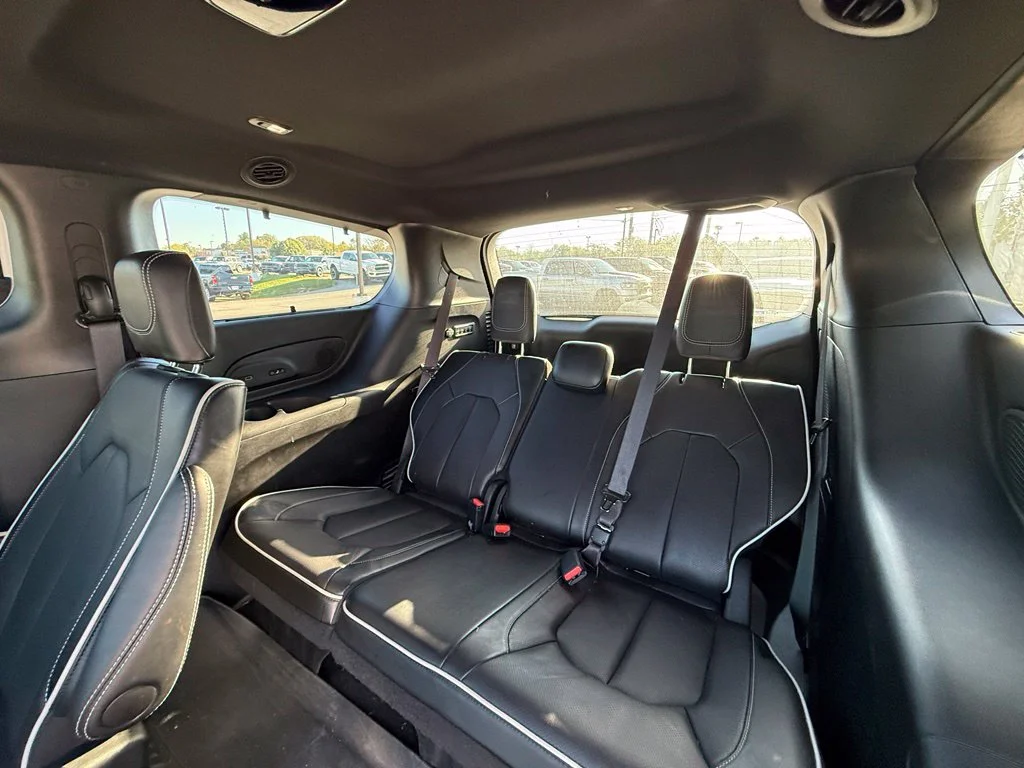 Used 2024 White Chrysler Limited image 25