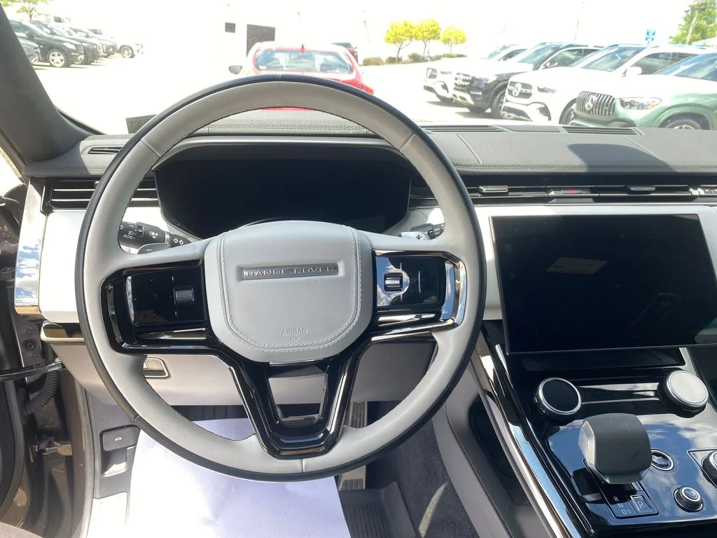 Used 2023 Gray Land Rover SE Dynamic image 13