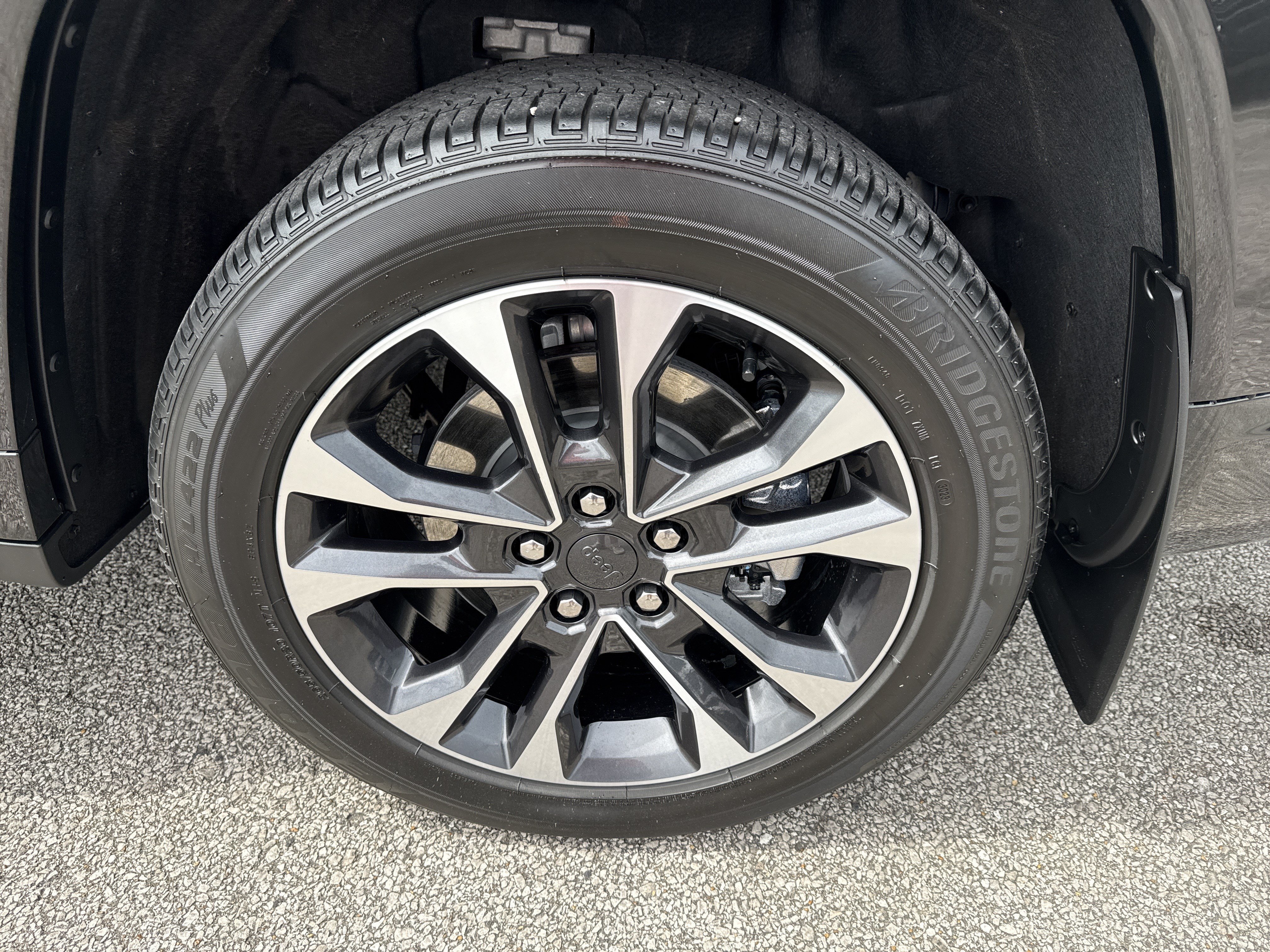 Used 2023 Rocky Mountain Pearlcoat Jeep Overland image 22
