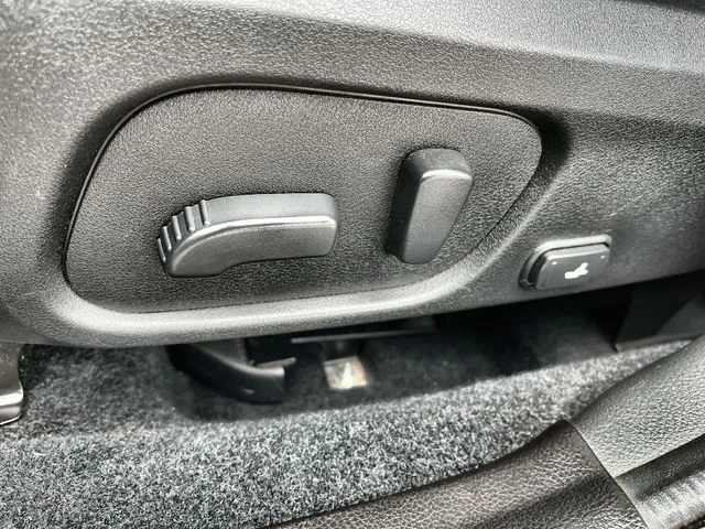 Used 2017 Silver Subaru 2.5i Touring image 16