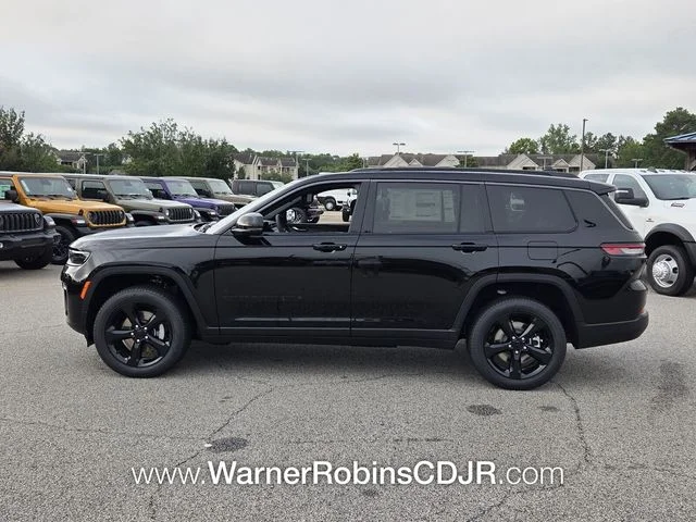 New 2026 Diamond Black Crystal Pearl-Coat Exterior Paint Jeep Limited image 4