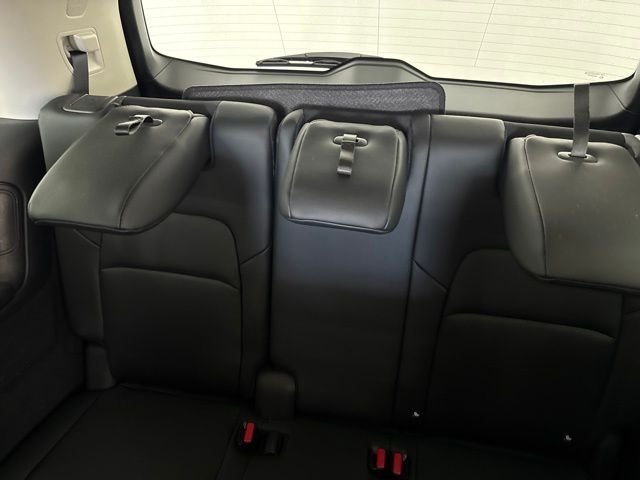 Used 2025 Gray Nissan Platinum image 26