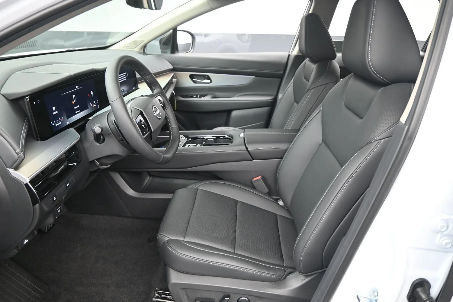 New 2026 Everest White Pearl TriCoat Nissan SL image 9