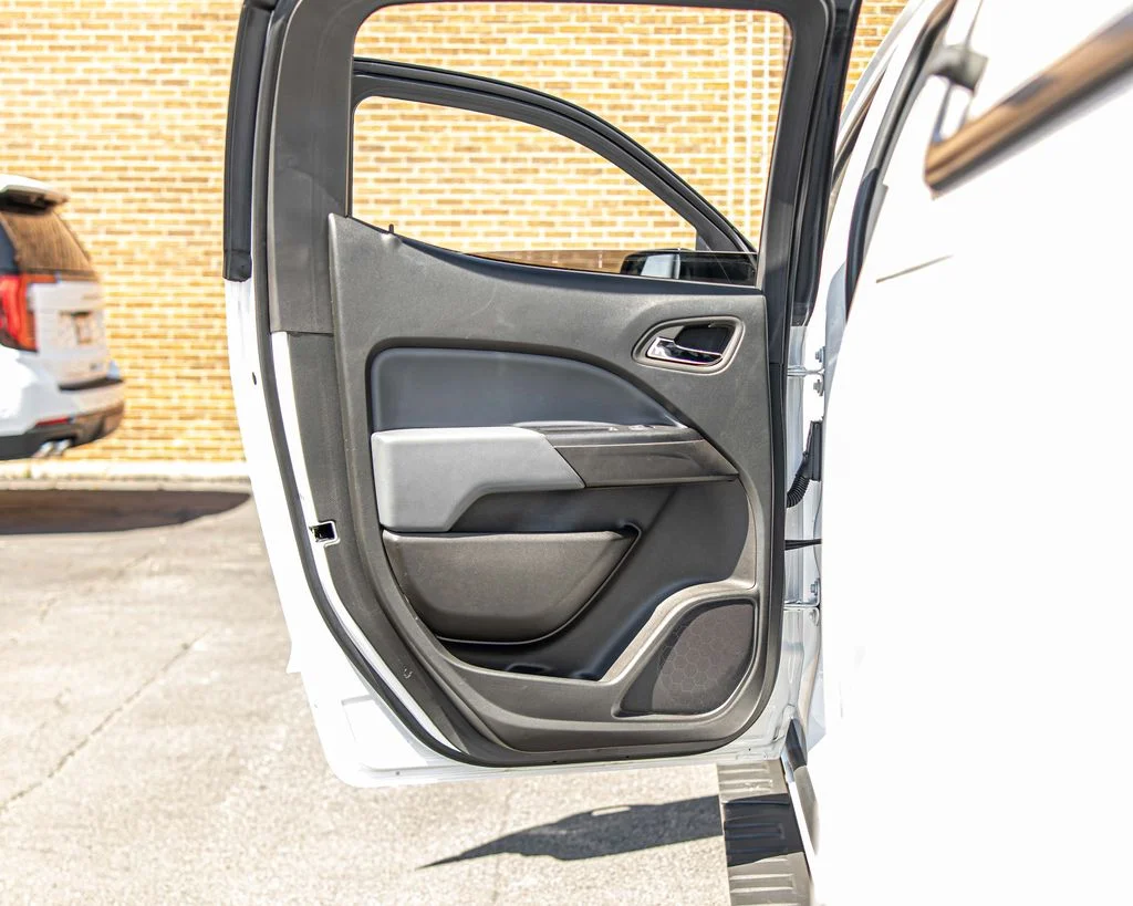 Used 2022 White Chevrolet Z71 image 31