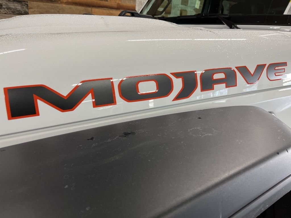 New 2026 Bright White Clear-Coat Exterior Paint Jeep Mojave image 11
