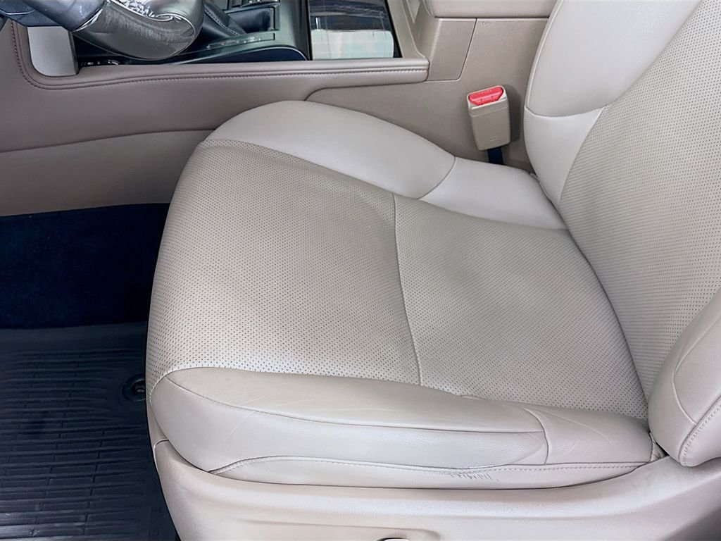 Used 2020 White Lexus 460 image 20