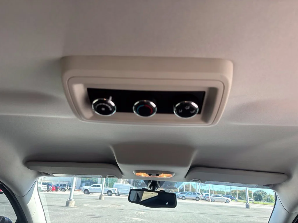 Used 2017 White Dodge SXT image 43