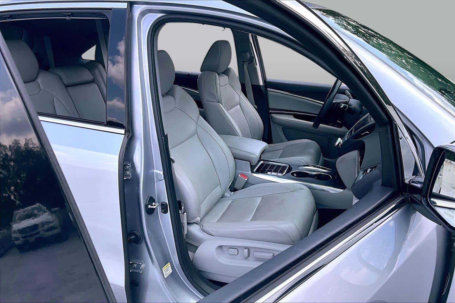 Used 2016 Graphite Luster Metallic Acura w/Advance image 9