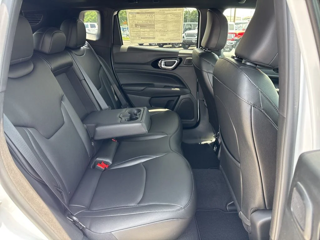2025 Jeep Compass Limited - Photo 17