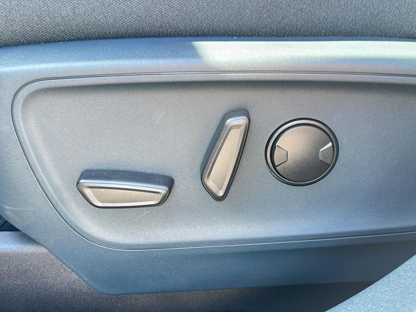 New 2026 Azure Gray Metallic Tri-Coat Ford XLT image 10