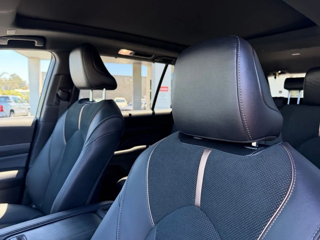 Used 2025  Toyota MAX Platinum image 10
