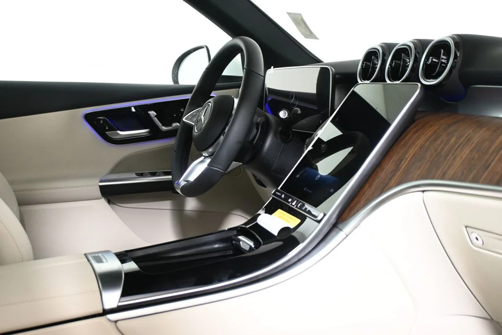 Used 2027 White Mercedes-Benz GLC 300 image 29