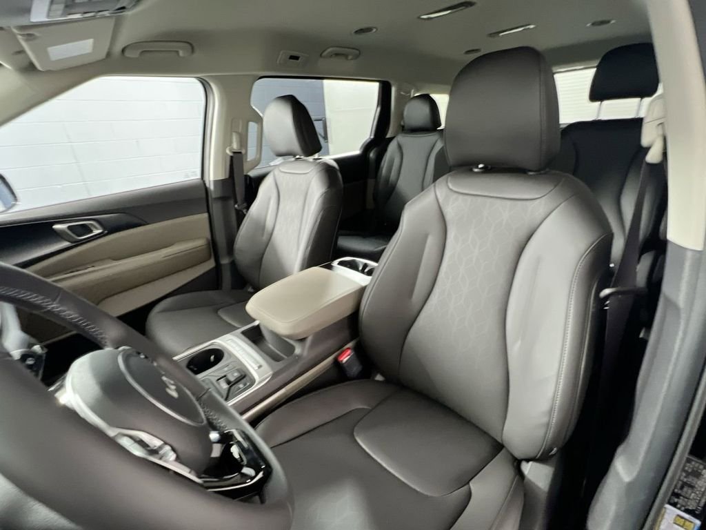 New 2026 Aurora Black Pearl Kia LXS image 14