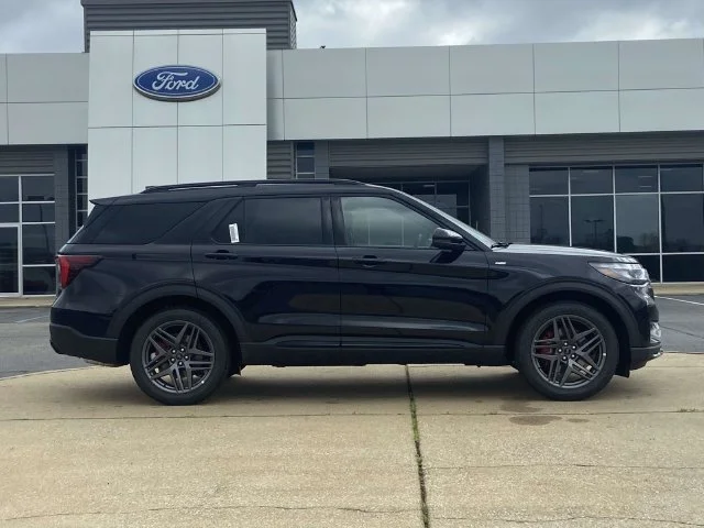 New 2026 Agate Black Metallic Ford ST-Line image 2