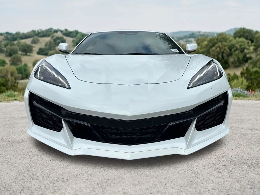 Used 2025 White Chevrolet Z06 image 2