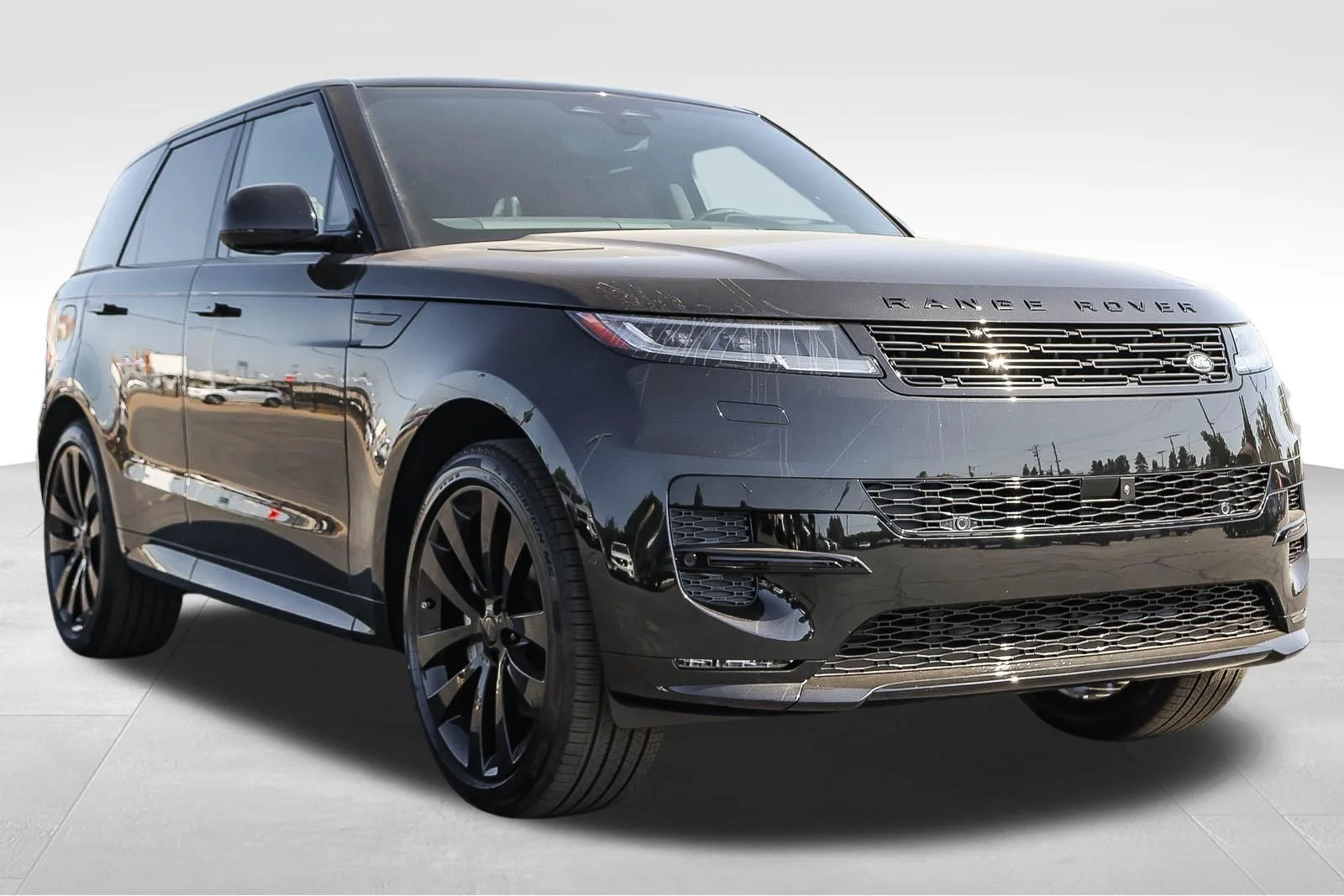 New 2026 Santorini Black Land Rover Dynamic SE image 3