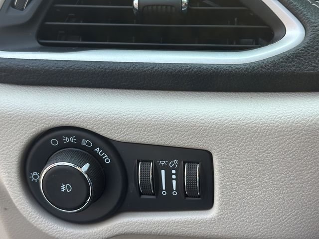 Used 2023 White Chrysler Touring L image 23