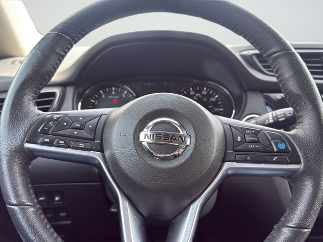 Used 2019 White Nissan SL image 29