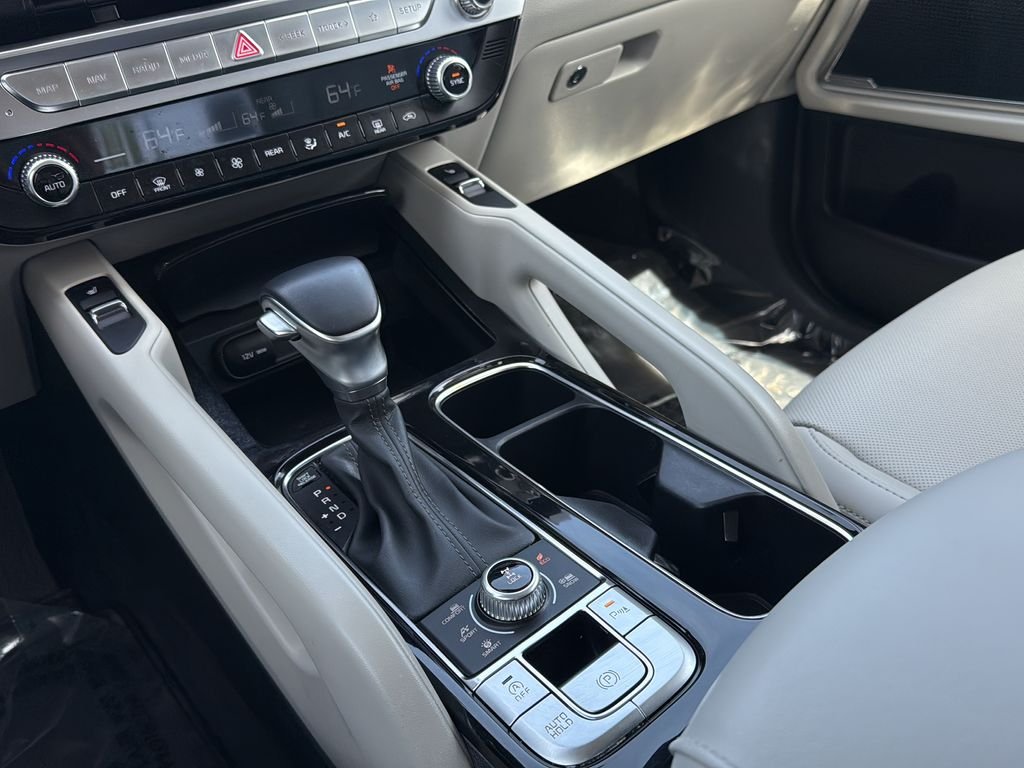 Used 2024 Black Kia S image 17