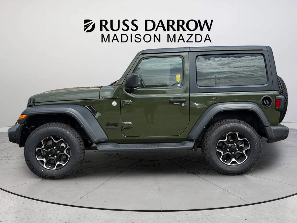 Used 2021 Green Jeep Sport S image 2