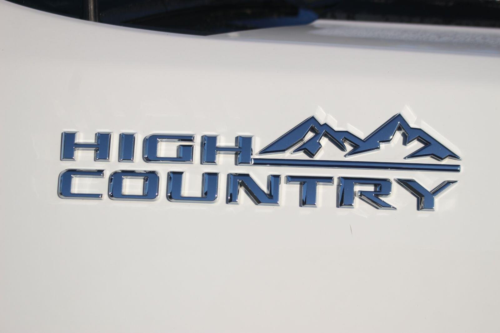 Used 2021 SUMMIT WHITE Chevrolet High Country image 11