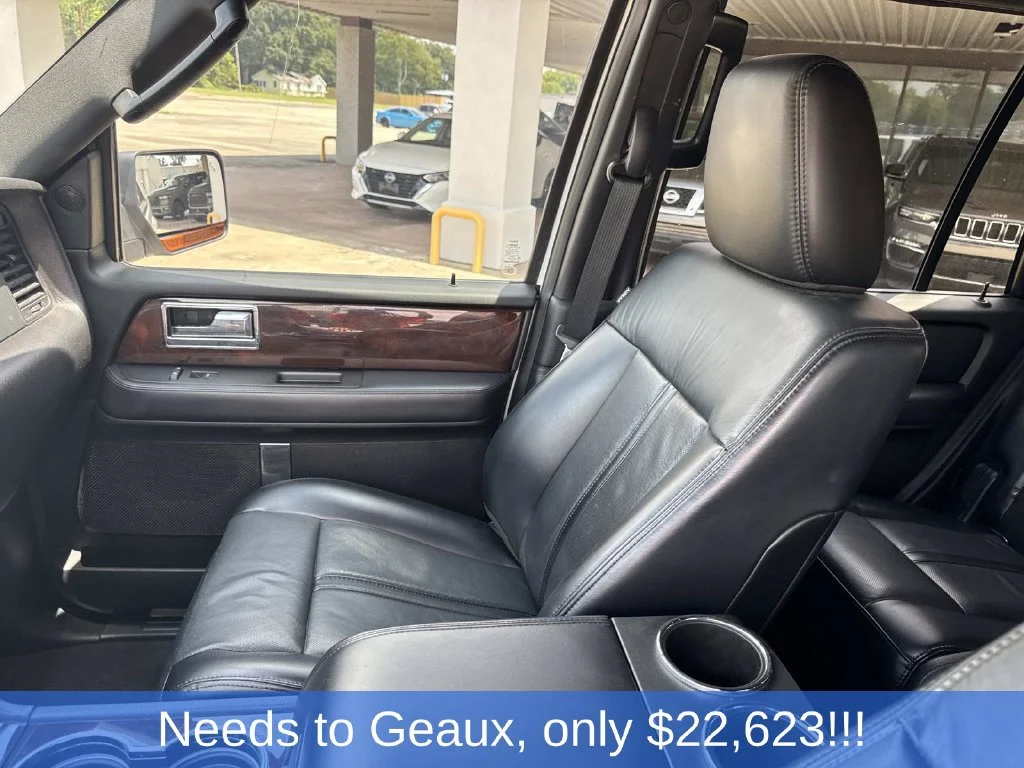 Used 2017 White Lincoln Select image 39