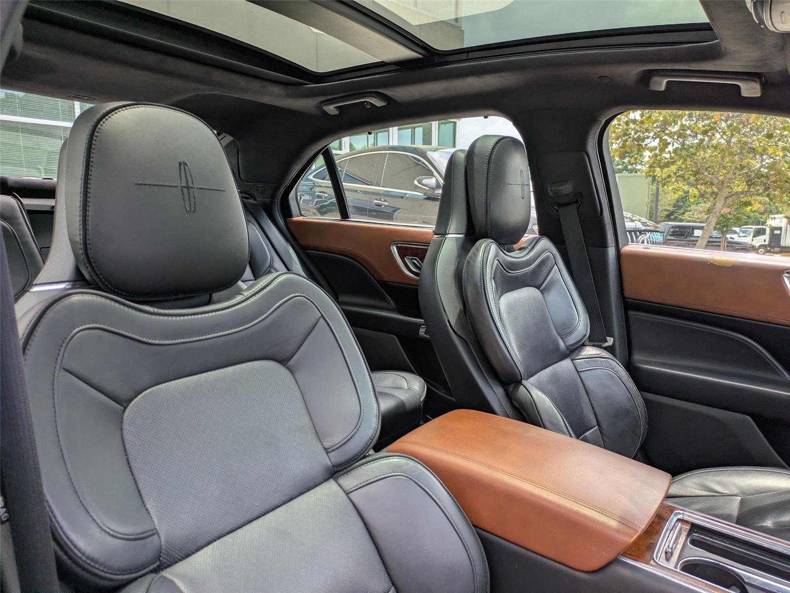 Used 2017 Diamond Black Lincoln Black Label image 43