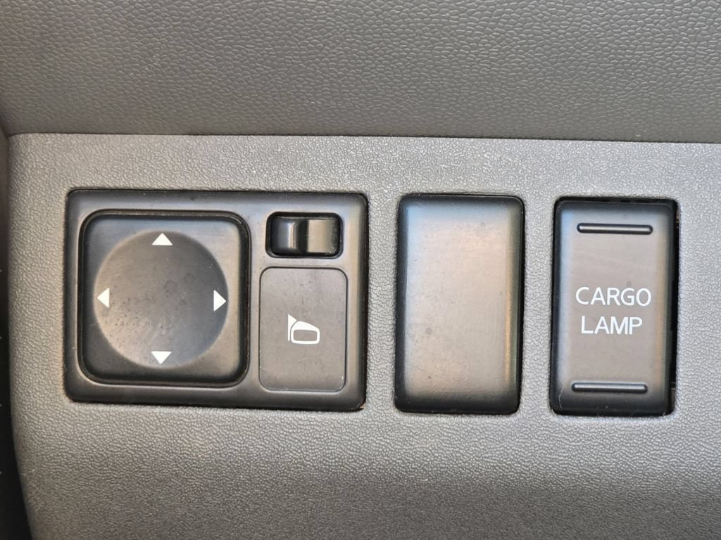 Used 2007 Super Black Nissan SE image 14