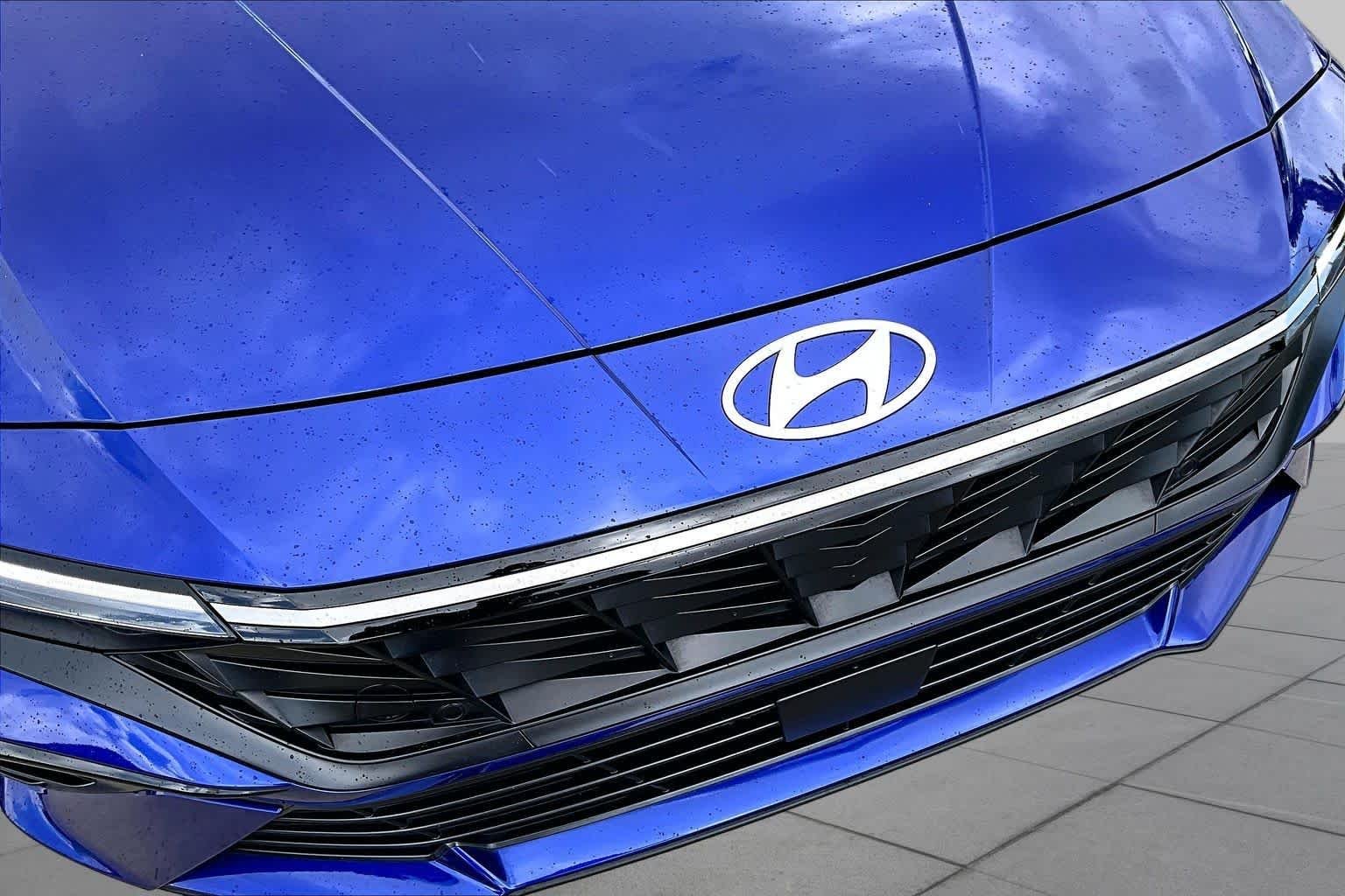 2025 Hyundai Elantra Limited - Photo 47
