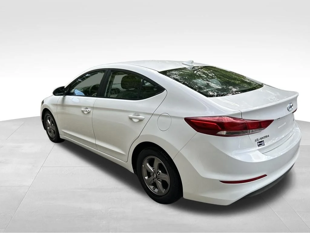 Used 2017 White Hyundai Eco image 3