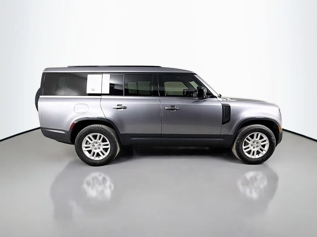 Used 2024 Gray Land Rover S image 4