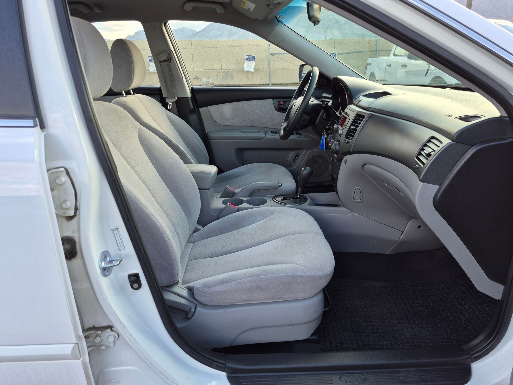 Used 2010 White Kia LX image 29