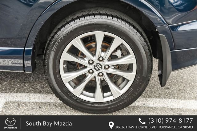 Used 2017 Blue Toyota Platinum image 10