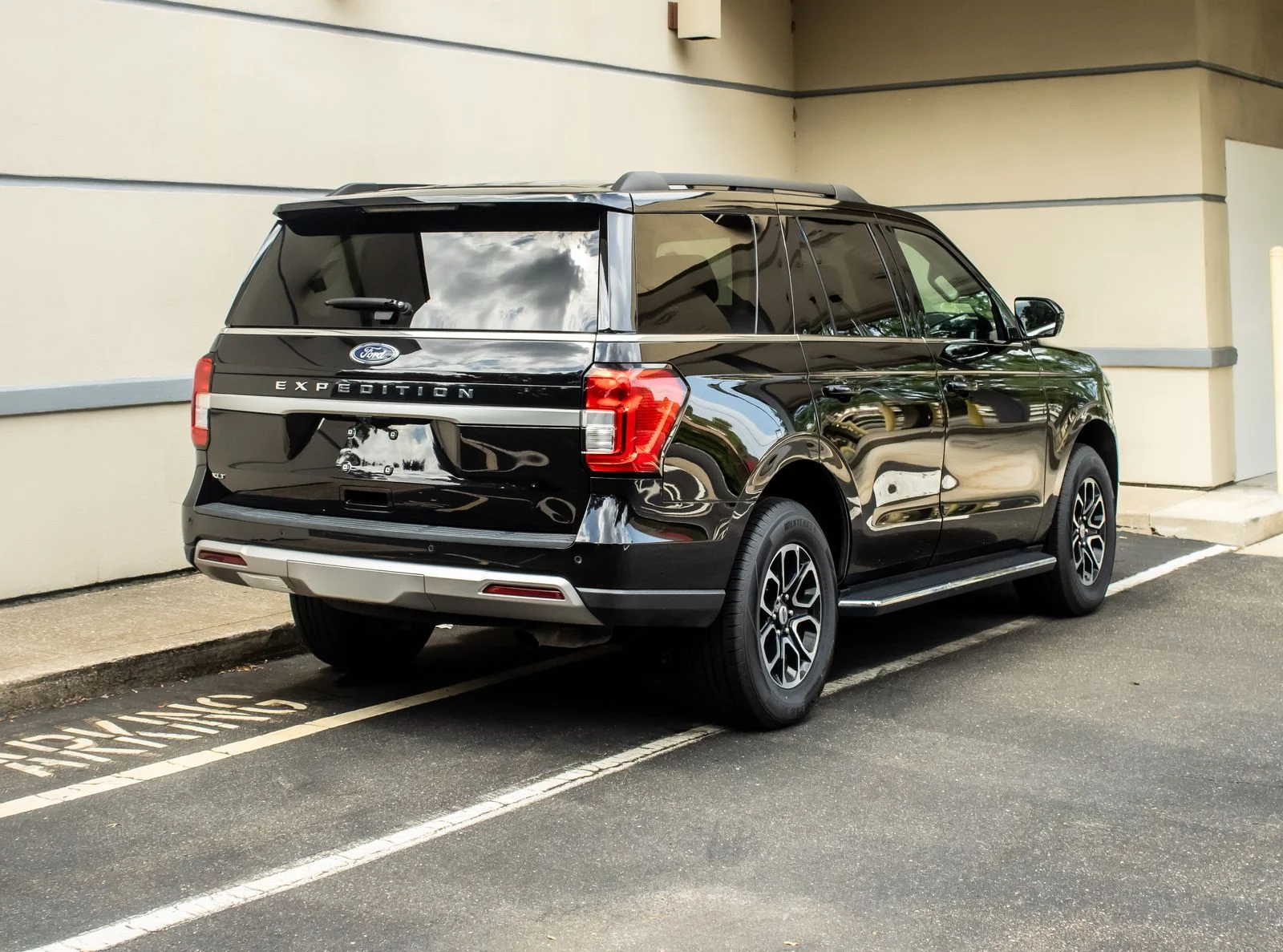 Used 2023 Black Ford XLT image 7