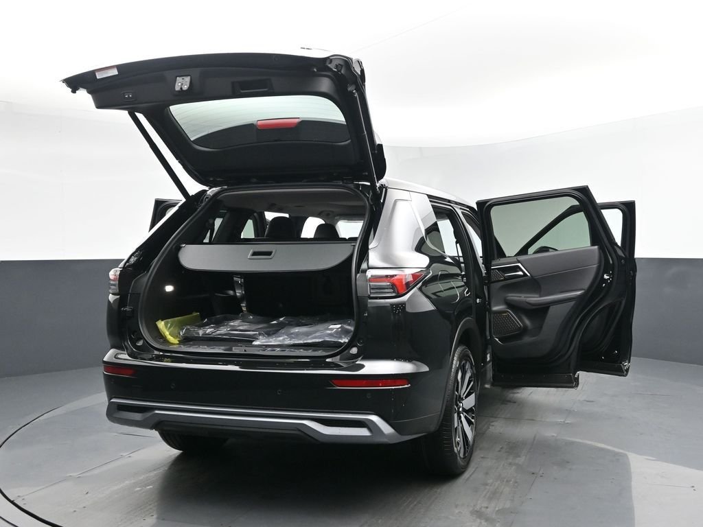 New 2026 Black Mitsubishi SE image 30