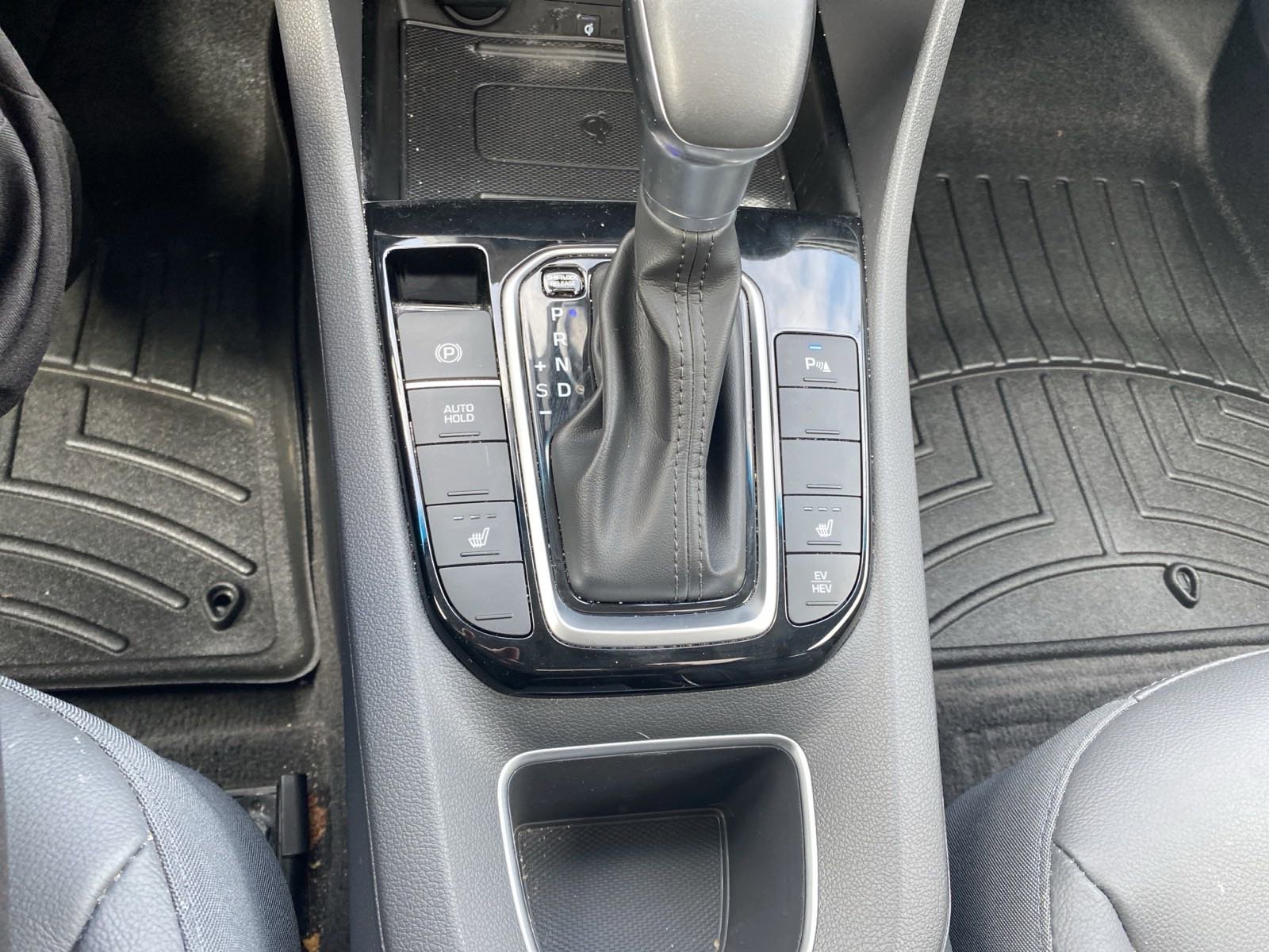 Used 2022 Stellar Silver Hyundai Limited image 19