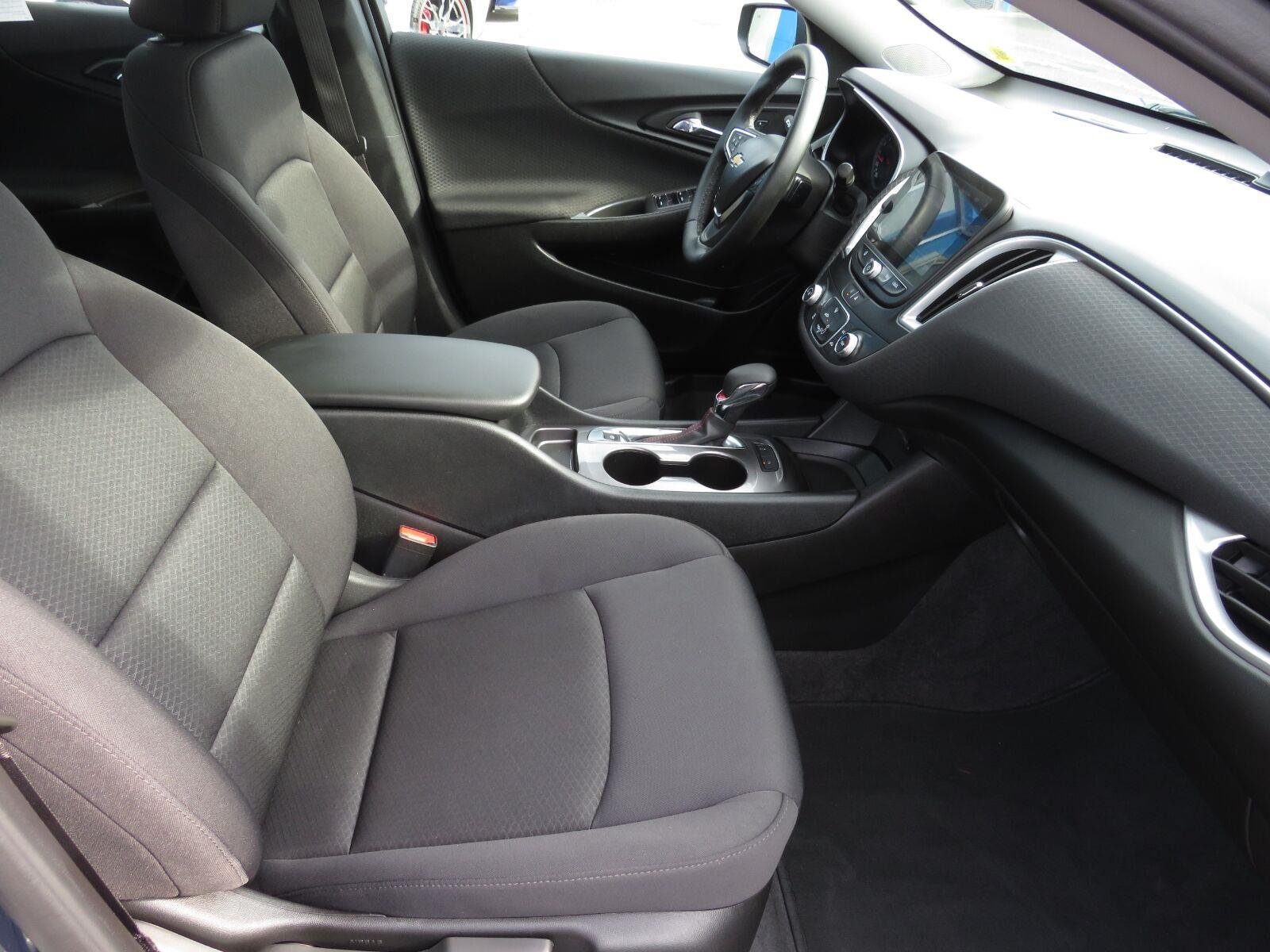 Used 2025 Night Shade Metallic Chevrolet RS image 15