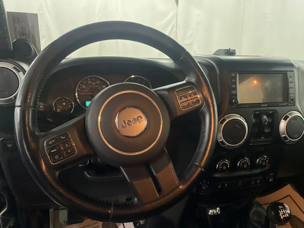 Used 2012  Jeep Rubicon image 14